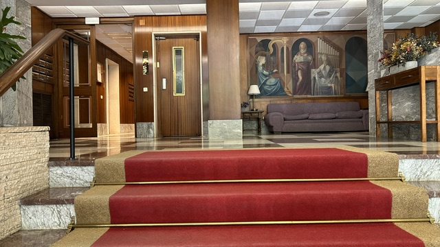 Portal señorial del edificio en Parque de las Avenidas